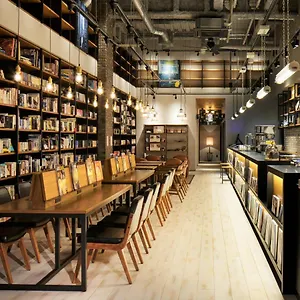 Lamp Light Books 3* Fukuoka (Fukuoka)